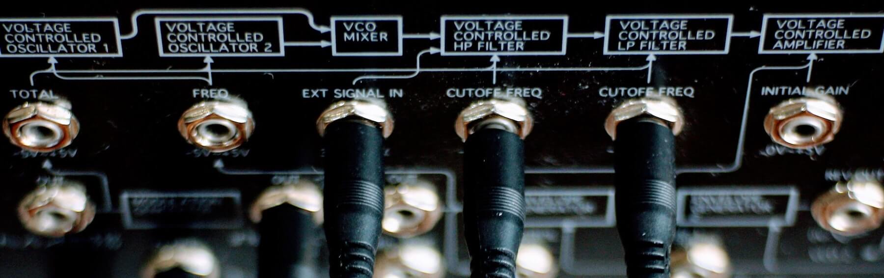 Learning modular synthesis signal flow